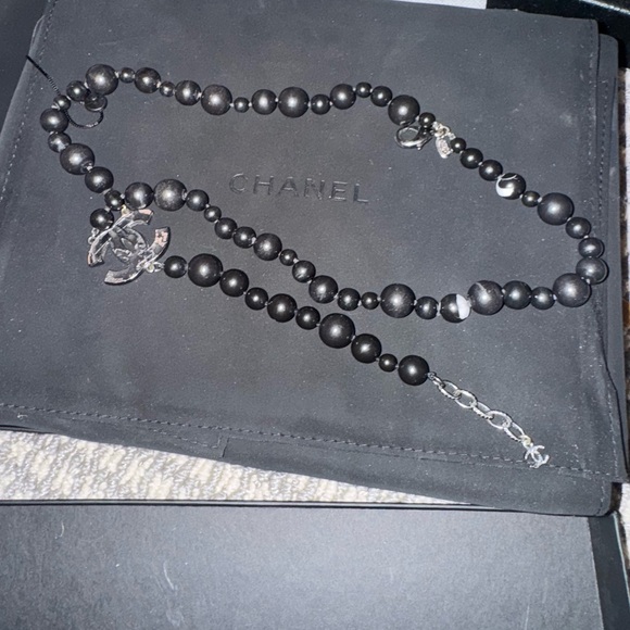 CHANEL PEARLS Choker Black Beaded Enamel Map CC Charm Necklace - Picture 9 of 10